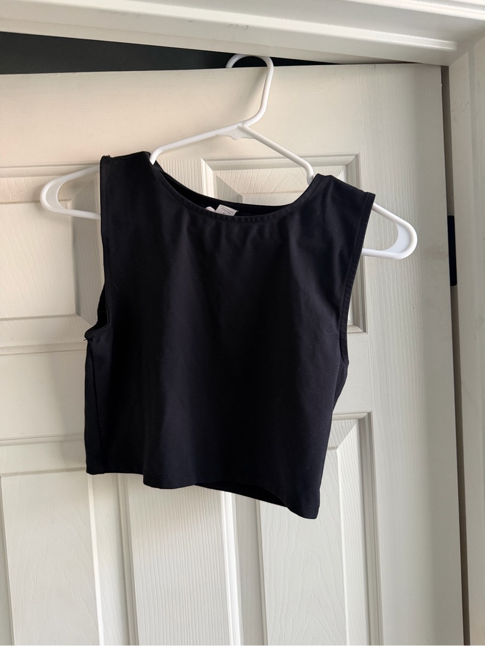 Athletic Black Cropped Tank Top for Women
